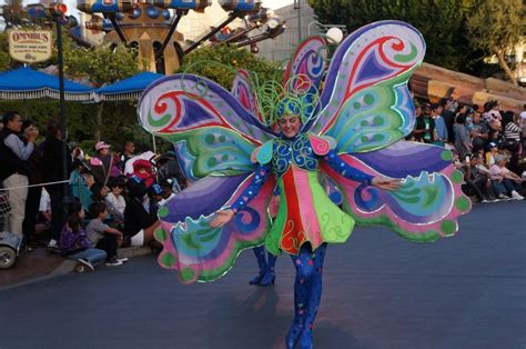 Pretty costumes at the Disney Parade | Disney parade, Disney costumes ...