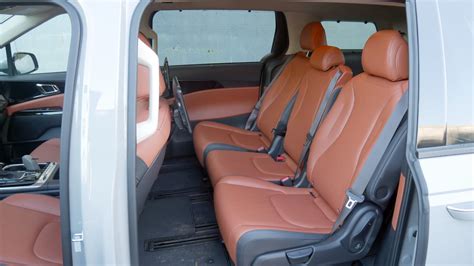 The 8-passenger 2022 Kia Carnival has a 'Captain Kirk chair' - Autoblog