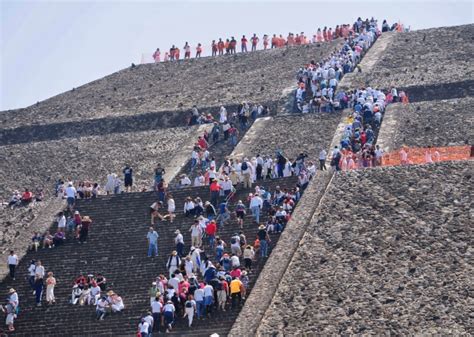 4 razones por las que no debes subir a la Pirámide del Sol en Teotihuacan en el equinoccio de ...