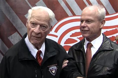 Red Wings Fans Sing ‘Happy Birthday’ To Gordie Howe [VIDEO]