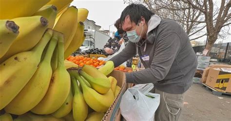 Popup food bank in San Francisco's North Beach sees soaring demand - CBS San Francisco