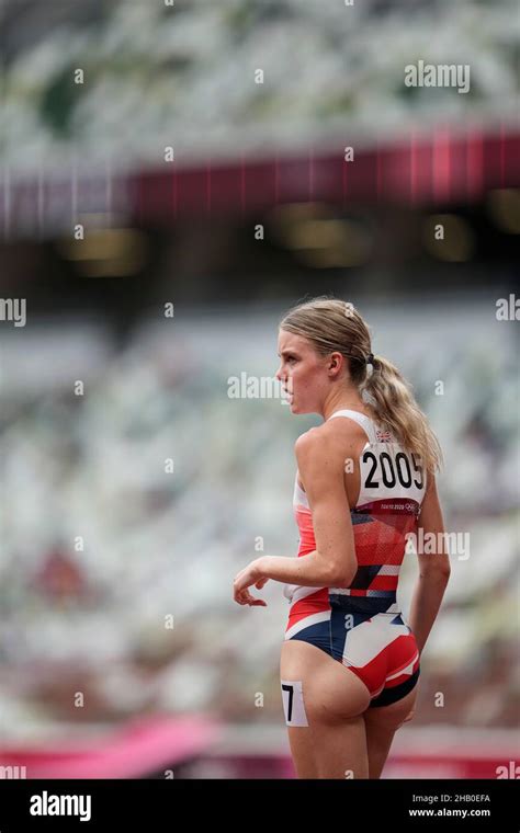 Keely Hodgkinson competing in the 800 meters of the 2020 Tokyo Olympics Stock Photo - Alamy