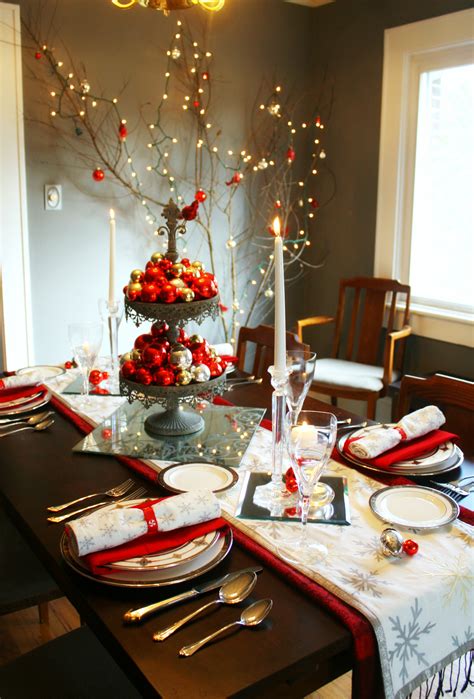 Red & Silver Christmas Table Setting – The Reaganskopp Homestead