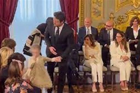 Giorgia Meloni insieme alla figlia al Quirinale: le foto del momento