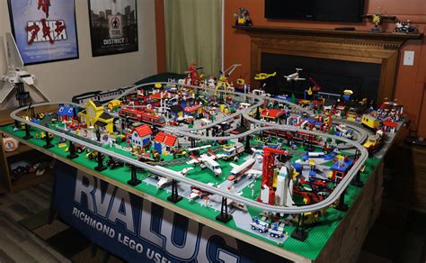 Classic Town, city layout with monorail and train, over 100 sets from ...