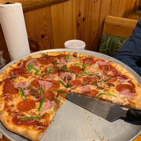 7 Best Pizza Places in Gatlinburg TN