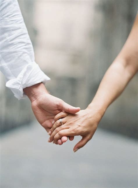 ≡ The Way You're Holding Hands Reveals More About Your Relationship ...