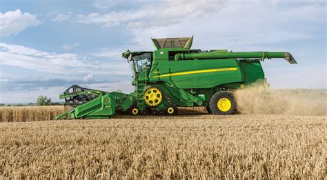 John Deere revamps its smaller Sampo-built combines - Agriland.co.uk