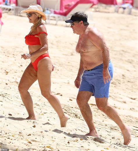 Patriots coach Bill Belichick and his girlfriend Linda Holliday ...