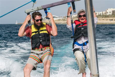 Is Parasailing Worth It ? What To Expect From Your Parasailing Experience