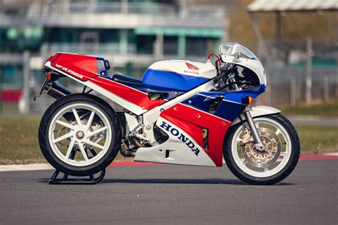 Superbike, super price: Honda RC30 sells for £65k | Hagerty UK