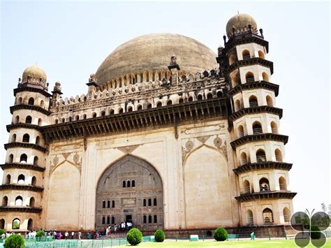 Gol Gumbaz Tomb http://www.hikeezee.com/explore/destinations/gol-gumbaz-tomb-2358 #tomb #sultan ...