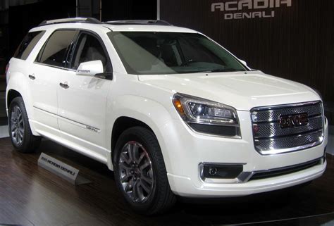 2013 GMC Acadia Denali Luxury Crossover SUV Full Review And Video | Car Newsline and Reviews