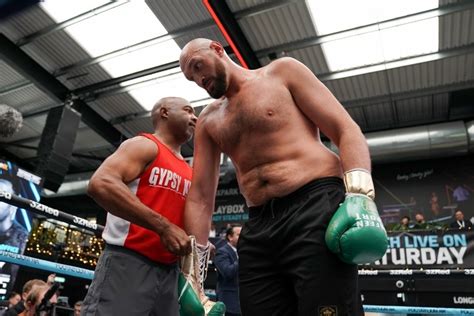 Photos: Tyson Fury Showing Off His Moves at Open Workout - Boxing News