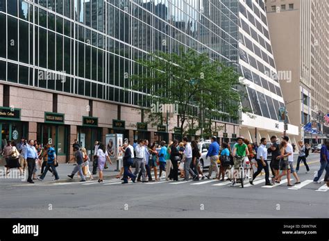 Crowd crossing street, New York City, USA Stock Photo - Alamy