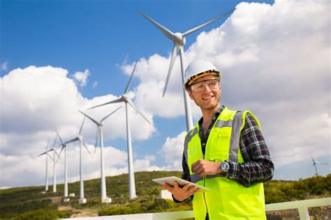 What Does a Wind Turbine Technician Do | Pinnacle Career Institute