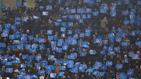 Italian football fan dies amid Inter-Napoli clashes - BBC News