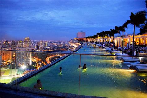 Marina Bay Sands - Singapore's Infinity Pool | SMART TRAVEL GUIDE