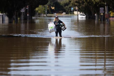 Victoria floods: Planning Institute of Australia warns homes built on flood plains