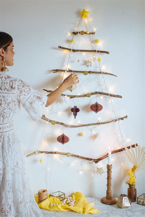 DIY Hanging Branch Christmas Tree | Hosting christmas, Diy hanging, Diy holiday gifts