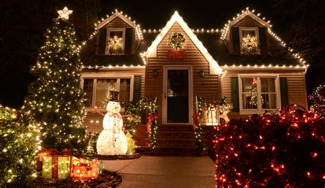 Outdoor Christmas Decorations That Won't Break Your Budget