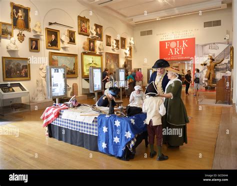 New York Historical Society Museum with colonial actors Stock Photo - Alamy