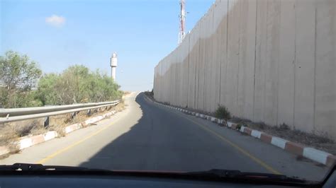 The wall between the Gaza Strip and Israel ... You have to see it ...