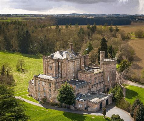 Bid to Win a 2 Nights Luxury Castle Break with Dinner in Edinburgh with Cheeky Auctions