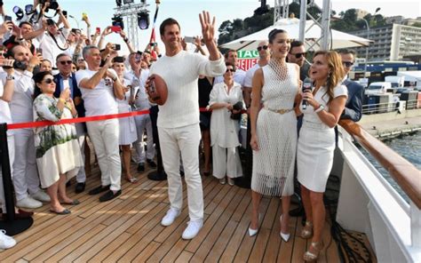 Tom Brady Ditched Patriots Camp To Throw Footballs Off A Mega Yacht In ...