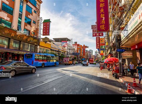 Street view of Chinatown in Bangkok, Thailand Stock Photo - Alamy