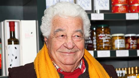 Coronavirus: 2,000 jobs at risk as Carluccio's lines up administrator | Money News | Sky News