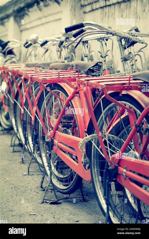 red retro bicycle Stock Photo - Alamy