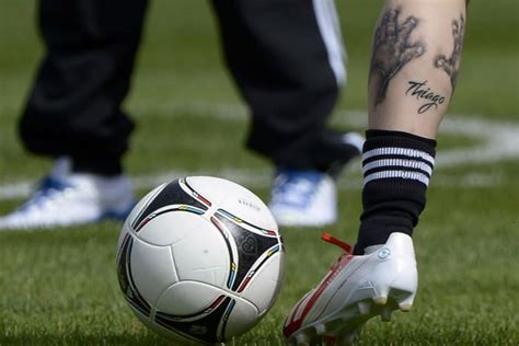 Lionel Messi tattoo: Barcelona star's new leg ink - Sports Illustrated