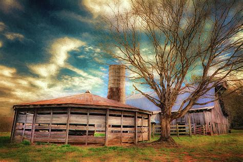 Round Barn Photograph by Dan Carmichael - Fine Art America