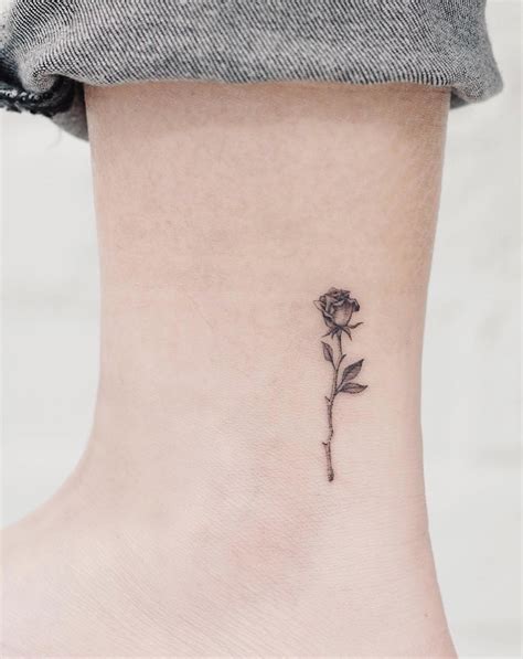 Flower tattoo designs minimalist | Flower