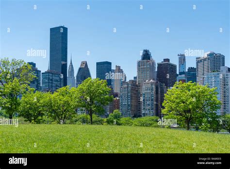 Park and skyline of Midtown Manhattan in New York City Stock Photo - Alamy