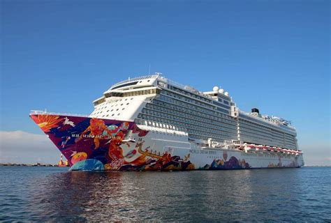 Resorts World Cruises debuts in Singapore with Genting Dream - India's ...