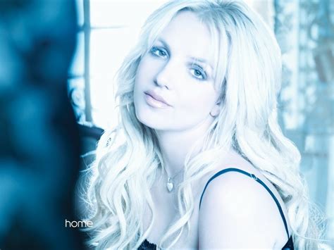 britney-spears-femme-fatale-photoshoot-2011-adds-05 – GotCeleb