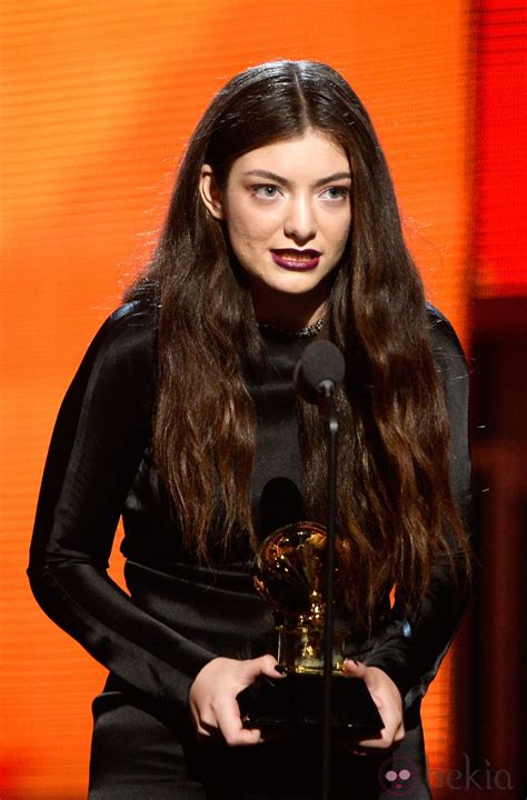 Lorde con su premio en los Grammy 2014 - Ganadores y gala de entrega de los Premios Grammy 2014 ...