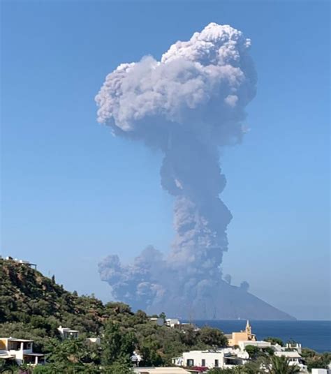 Italy volcano eruption: Italy’s Stromboli volcano erupts - Where is it? | World | News | Express ...