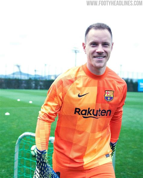 FC Barcelona 21-22 Goalkeeper Kits Revealed - La Liga Only? - Footy ...