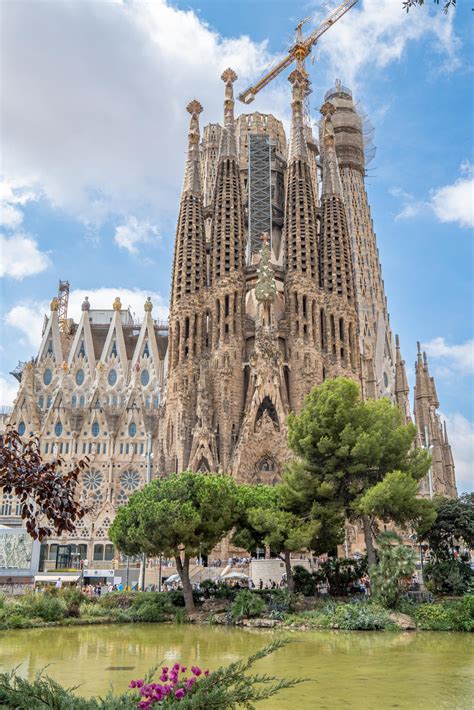 La Sagrada Familia: Barcelona's Must-See Attraction You Can't Miss ...