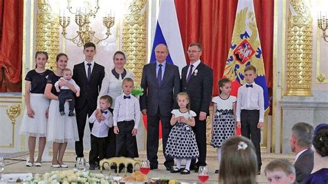 Vladimir Putin Encourages Russians to Have More Babies | Al Bawaba