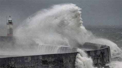 Neptune appearing during a storm : r/pics