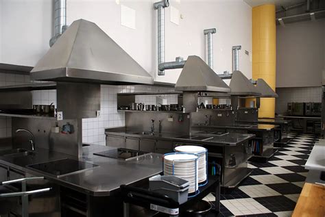 The Advantages & Disadvantages of Using a Commissary Kitchen - Street Food Central