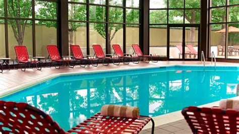 Overland Park Hotel with Pool | Marriott Kansas City Overland Park