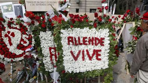 Ofrendas florales en Chile en recordación a Salvador Allende – People's World