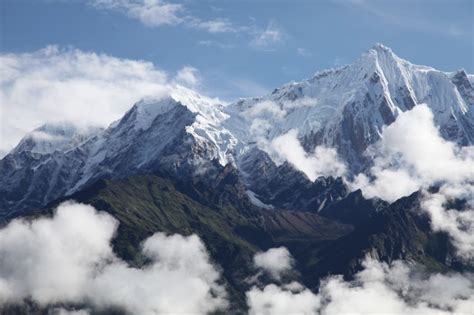 Massive Himalayan gorge partly carved by Lake Erie-sized floods | Ars Technica