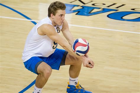 JT Hatch’s transition to libero sets men’s volleyball up for victory - Daily Bruin