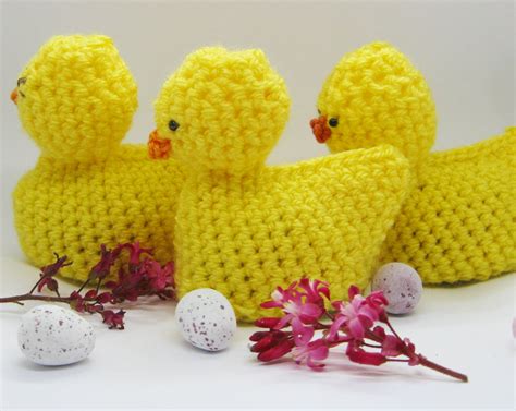 Crochet Patterns Galore - Easter Egg Chick Cozy